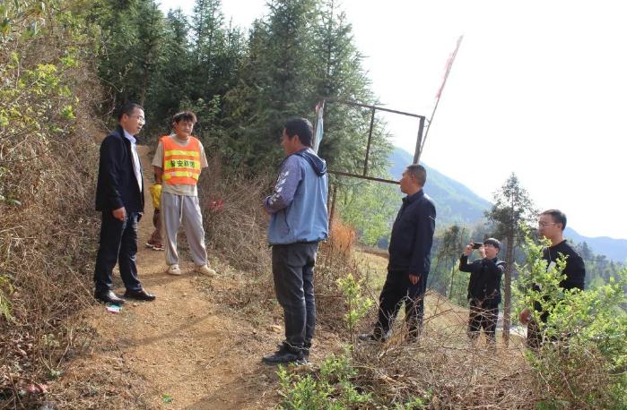 防汛物资,防汛应急救援设备,防汛设备,防汛器材,防汛沙袋,防汛打桩机,防汛子堤,防汛堵水墙,防汛抛投器